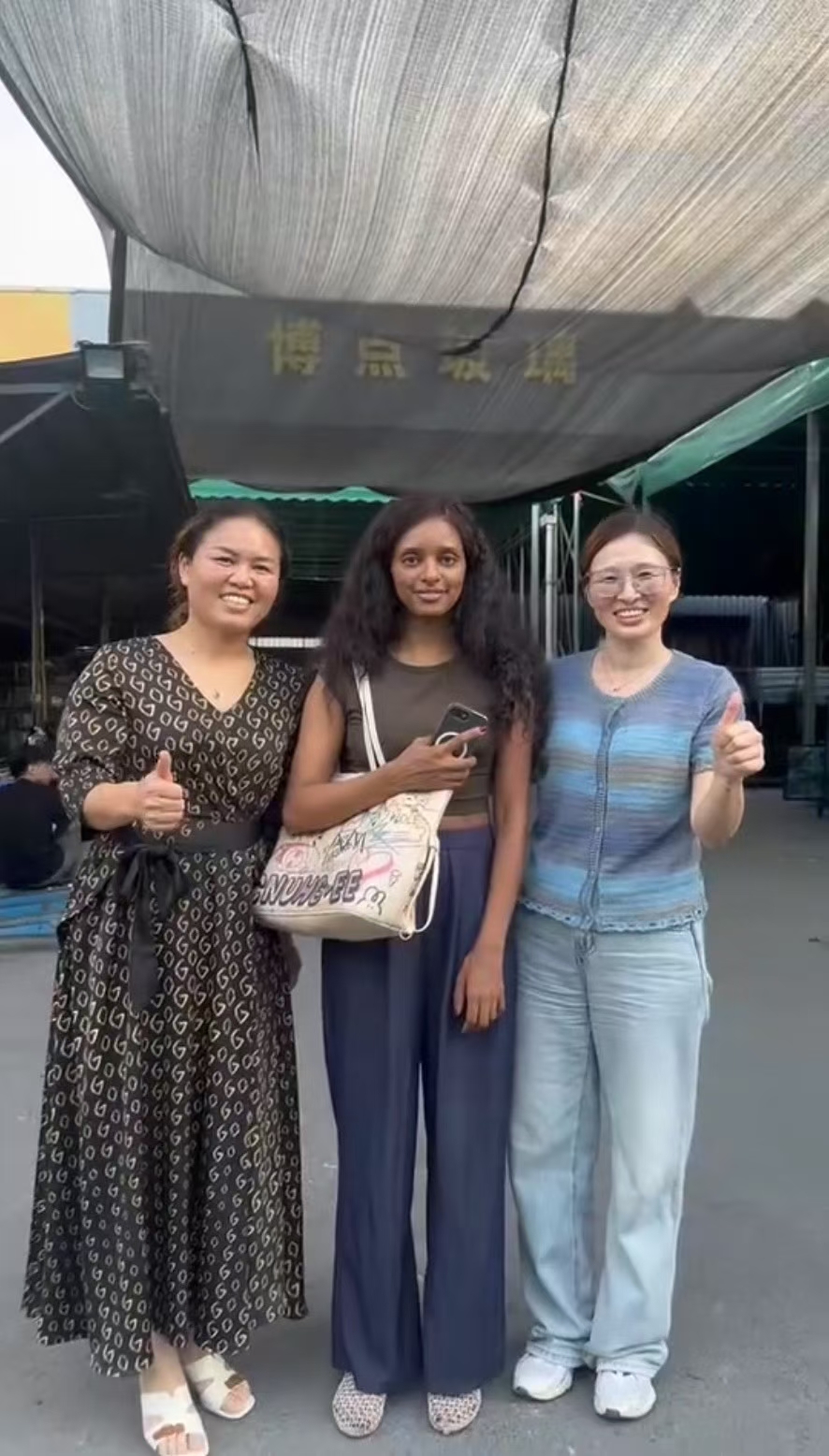 Group photo with international client at BDGLASS facility